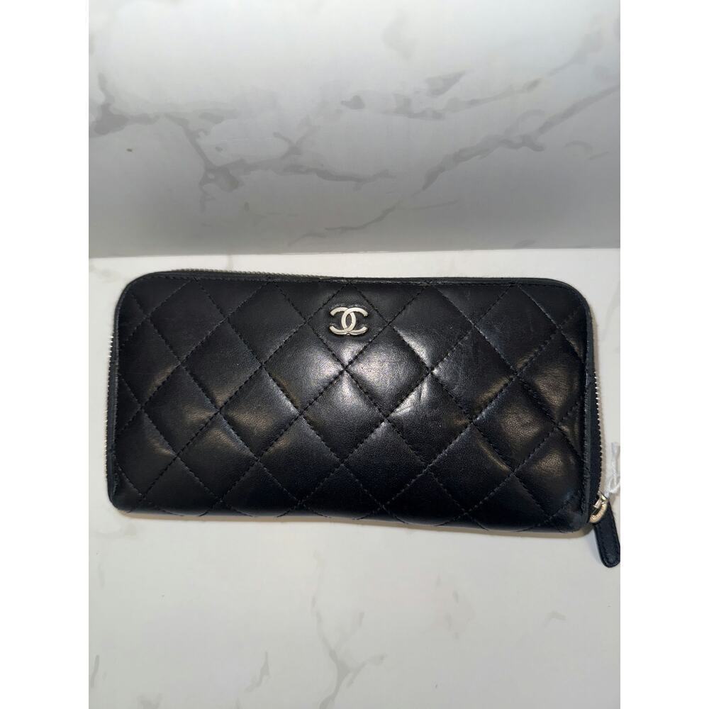 Chanel Quilted Wallet - Good Condition with Dustbag, Card, and Receipt - Picture 1 of 6